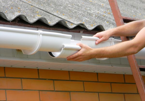 Cost of Gutter Hanging in Dunnellon